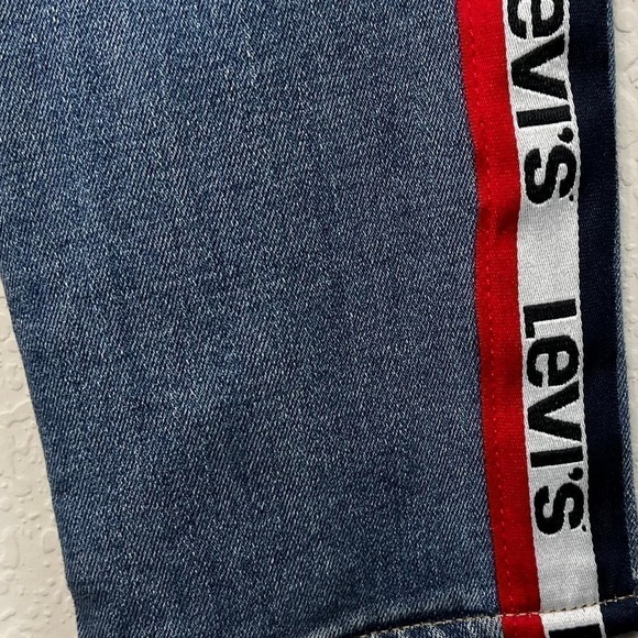 Levi's Women's 721 High Rise Tapered Skinny Ankle Jeans Runner Up Logo Size 29 - Picture 4 of 9